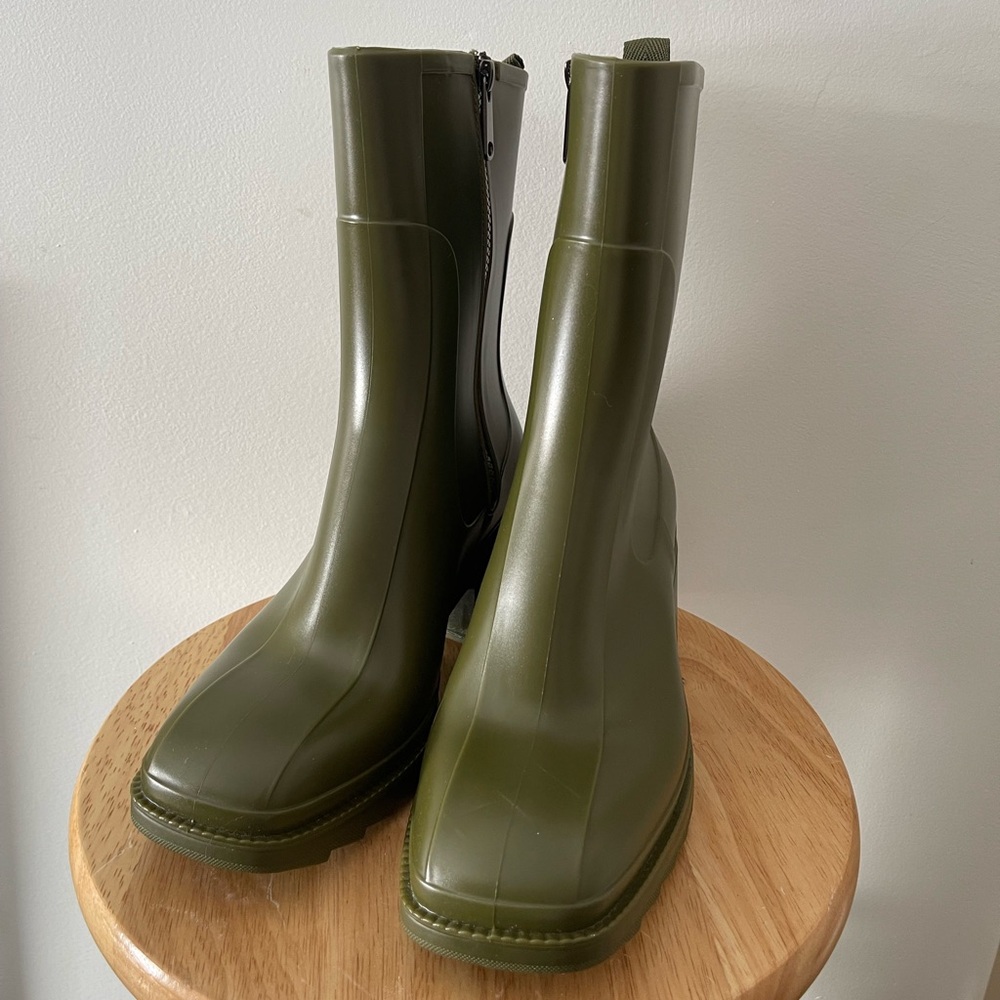Cape Robbin Rubber Green Lug Sole Chunky Heel Rain Boots Women’s 9 EUR 40
